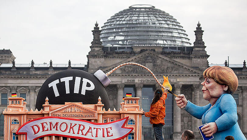 Vorbereitungen für die große TTIP-Demo am Samstag in Berlin. Vorbereitungen für die große TTIP-Demo am Samstag in Berlin.