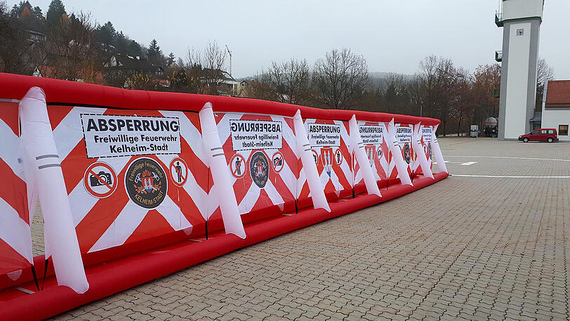 So sieht sie aus: Die aufblasbare Wand gegen Schaulustige.