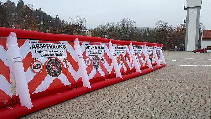 So sieht sie aus: Die aufblasbare Wand gegen Schaulustige. So sieht sie aus: Die aufblasbare Wand gegen Schaulustige.