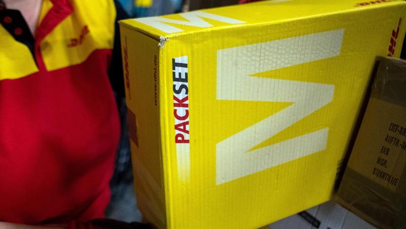 Arbeit im Paketzentrum der DHL. Arbeit im Paketzentrum der DHL.
