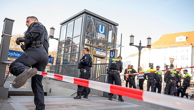 Die Polizei war mit vielen Einsatzkräften vor Ort in Berlin-Charlottenburg.