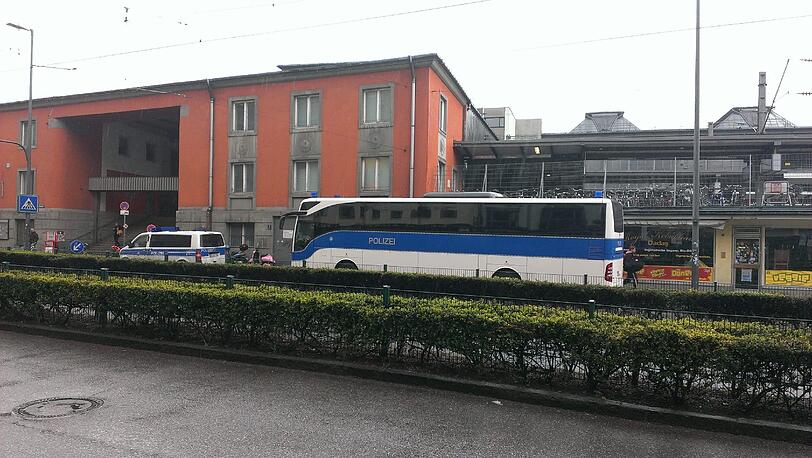 Oder gleich mit dem Bus.
