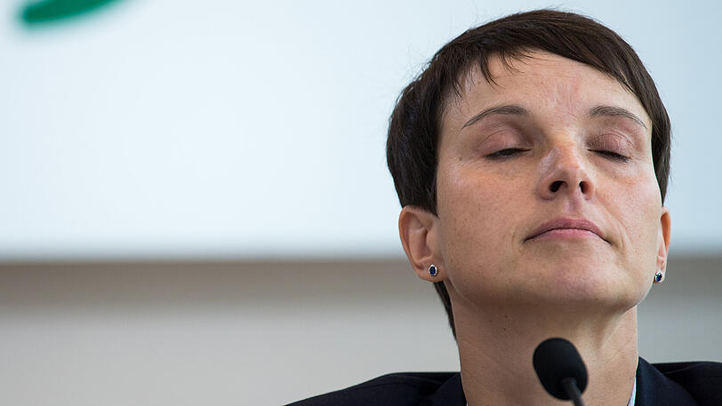 Frauke Petry am Dienstag bei einer Pressekonferenz in Dresden.