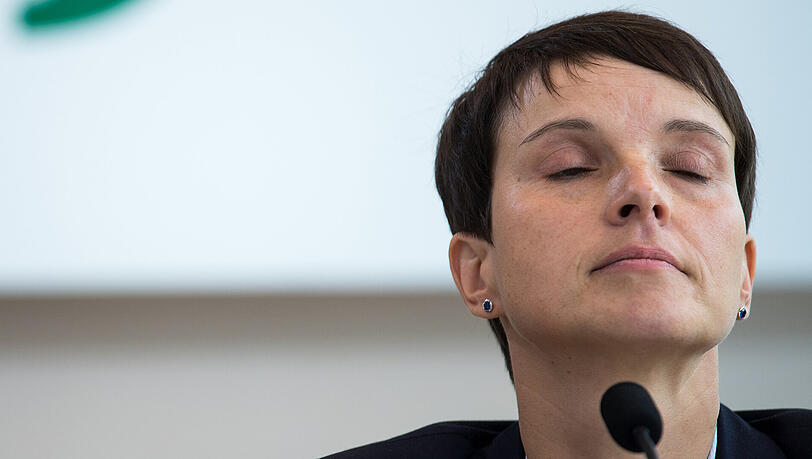 Frauke Petry am Dienstag bei einer Pressekonferenz in Dresden. Frauke Petry am Dienstag bei einer Pressekonferenz in Dresden.