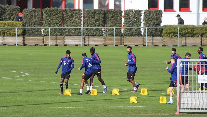 Zurück im Bayern-Teamtraining: Kingsley Coman (l.).