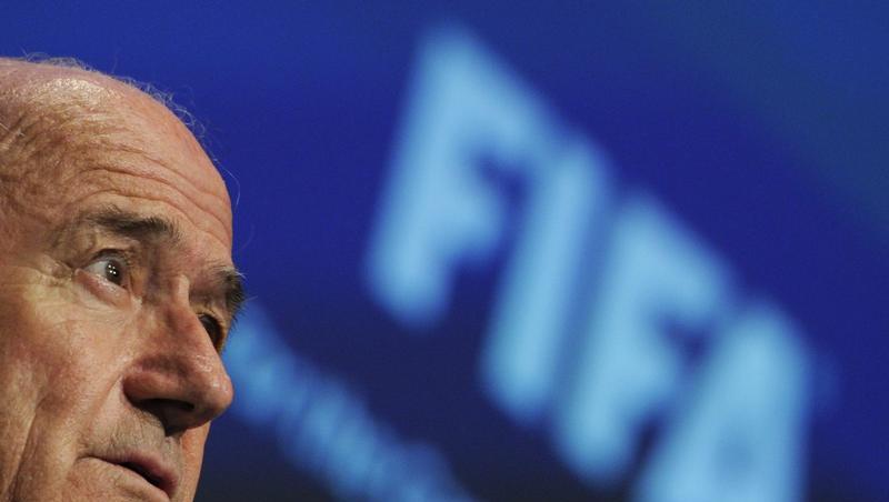 FIFA-Präsident Joseph Blatter: "Wenn man Fußball spielt, muss man die wichtigsten Akteure schützen. Und das sind die Spieler." FIFA-Präsident Joseph Blatter: "Wenn man Fußball spielt, muss man die wichtigsten Akteure schützen. Und das sind die Spieler."