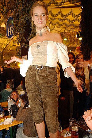 Ein Dirndl ohne Kleid? Hoffentlich muss man sich daran in Zukunft nicht gewöhnen...