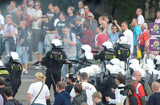 184 Verhaftete und 15 Verletzte bei den brutalen Krawallen zwischen polnischen und russischen Hooligans. Den Gewalttätern wird sofort der Prozess gemacht, am Donnerstag gibt&rsquo;s die ersten Urteile.