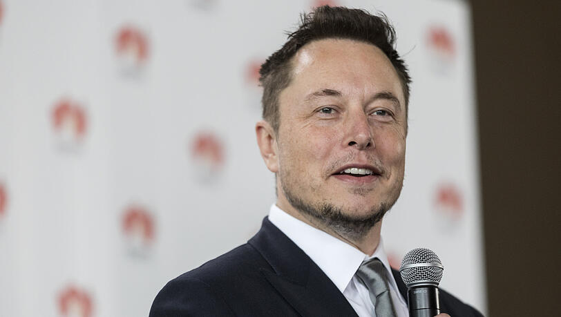 Das Abkommen sei "inakzeptabel", da es für mehr als ein Jahr untersage, Informationen zum Fahrassistenten "Autopilot" zu veröffentlichen, hielt die Firma von Tech-Milliardär Elon Musk entgegen. Das Abkommen sei "inakzeptabel", da es für mehr als ein Jahr untersage, Informationen zum Fahrassistenten "Autopilot" zu veröffentlichen, hielt die Firma von Tech-Milliardär Elon Musk entgegen.