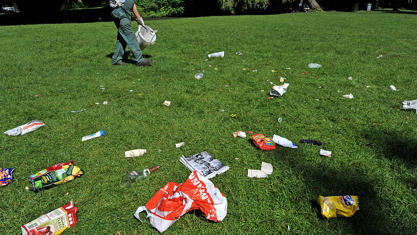 Vor allem im Sommer gleicht der Englische Garten am Morgen einer Müllhalde.