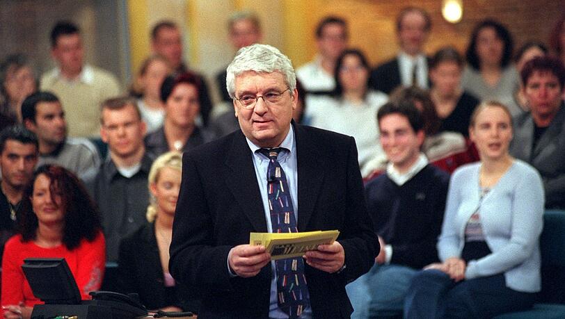 Hans Meiser bei der Aufzeichnung seiner Talkshow am 28.2.2000 in Köln. Hans Meiser bei der Aufzeichnung seiner Talkshow am 28.2.2000 in Köln.
