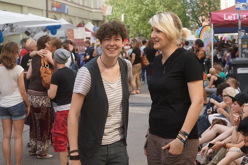 Die Bilder vom vielfältigen lesbischen Straßenfest in der Angertorstraße.