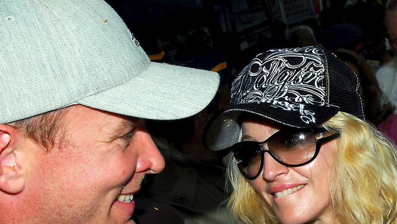 Madonna & Guy Ritchie haben sich angeblich nicht mehr viel zu sagen. Madonna & Guy Ritchie haben sich angeblich nicht mehr viel zu sagen.