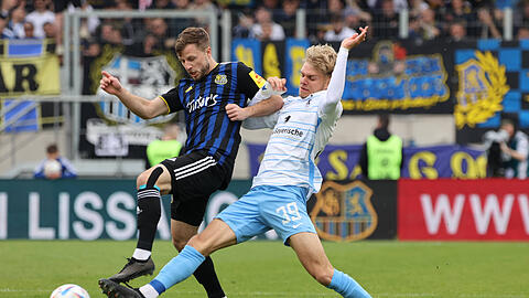 30.04.2023, Fussball, Herren, 3.Liga, Saison 2022/2023, 1. FC SaarbrÃ¼cken - TSV 1860 MÃ¼nchen, Richard Neudecker 1. FC SaarbrÃ¼cken, Leandro Morgalla TSV 1860 MÃ¼nchen SaarbrÃ¼cken Ludwigsparkstadion Saarland Deutschland DE *** 30 04 2023, Football, Men, 3 Liga, Season 2022 2023, 1 FC SaarbrÃ¼cken TSV 1860 Munich, Richard Neudecker 1 FC SaarbrÃ¼cken , Leandro Morgalla TSV 1860 Munich SaarbrÃ¼cken Ludwigsparkstadion Saarland Germany EN