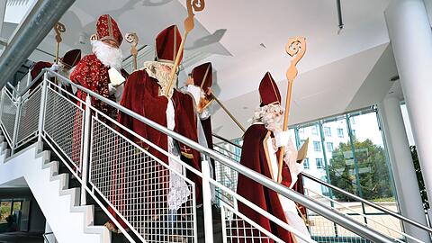Augsburg ist das einzige Arbeitsamt in Bayern, über das zur Weihnachtszeit Nikoläuse gebucht werden können.