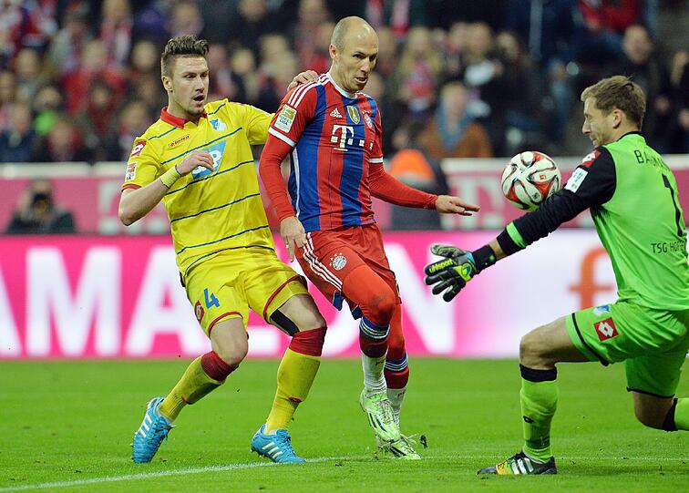Arjen Robben komplettiert die Flügelzange.