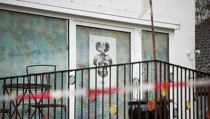 Die Wohnung des Reichsbürgers. Nicht alle seine Waffen wurden dort gefunden. Die Wohnung des Reichsbürgers. Nicht alle seine Waffen wurden dort gefunden.