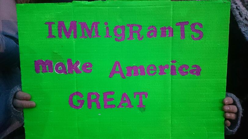 Titel des Plakats: "Immigrants make America great"