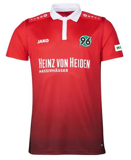 Platz 14: HANNOVER 96: Klassischer Look, traditionelle Nüchternheit mit einem Schuss rotem Farbverlauf. Leider geht dieser unter, da der eher an Tennis erinnernde weiße Polokragen und das Herstellerlogo auf beiden Schultern zu dominant sind. Minuspunkte gab es auch für das zu stark glänzende Material.