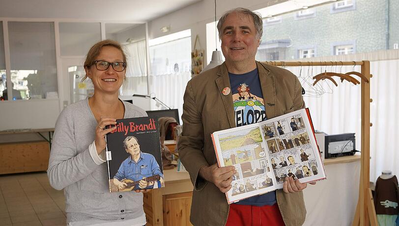 Ingrid Sabisch und Heiner Lünstedt mit ihrem Werk. Ingrid Sabisch und Heiner Lünstedt mit ihrem Werk.