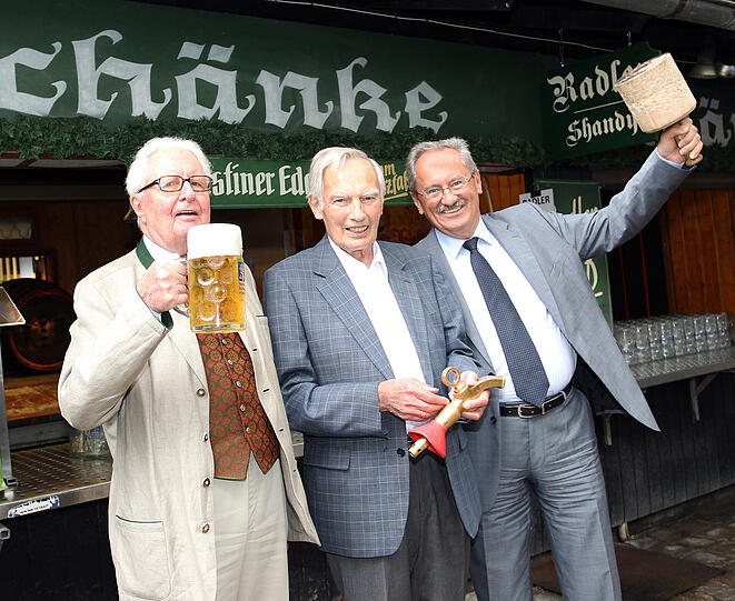 Drei OB-Legenden (v. l.): Hans-Jochen Vogel, Georg Kronawitter (&dagger; 2016) und Christian Ude beim AZ-Anzapfgipfel 2012.