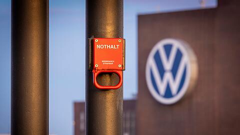 VW könnte einem Bericht zufolge Zehntausende Stellen abbauen.