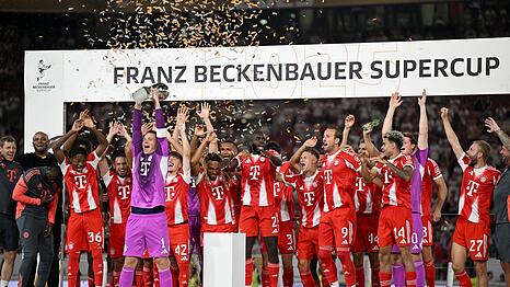 So wollen die Bayern auch im Sommer den Supercup bejubeln. (Archivbild)