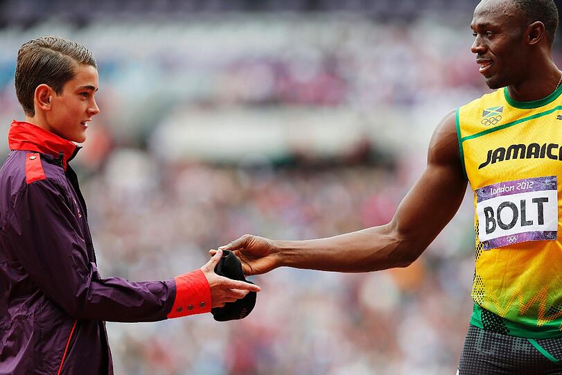 ... aber nur, wenn die andere Hand dem Wundersprinter Usain Bolt gehört und man obendrauf noch dessen Mütze verwahren darf...