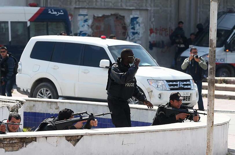 Sehen Sie hier weitere Bilder vom Einsatz der tunesischen Sondereinsatzkräfte in Tunis.