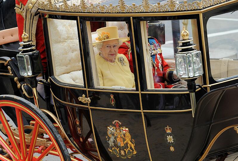 Die Trauung, die Kutschfahrt, der Kuss - die schönsten Bilder von der Traumhochzeit in London.