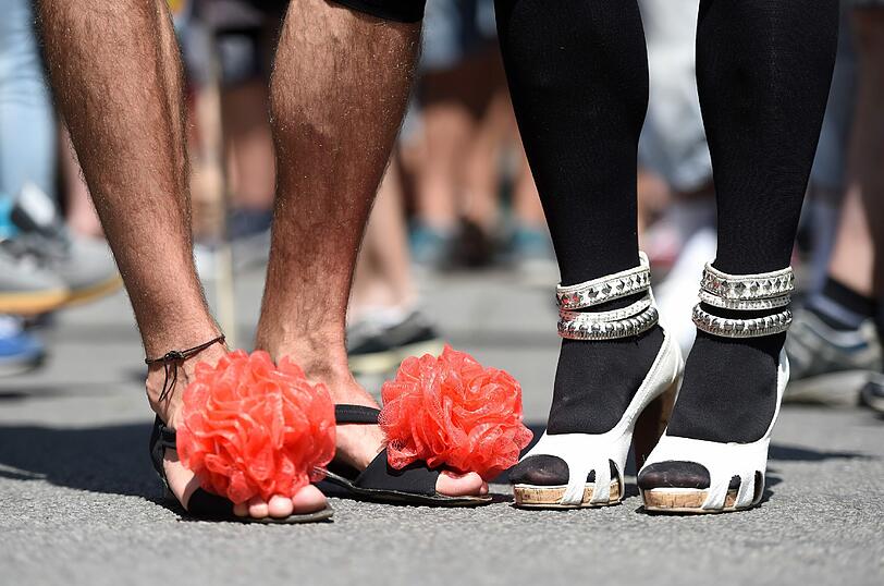 Rund 10 000 Teilnehmer sind am Samstag bei der Politparade des Christopher Street Days (CSD) friedlich und feiernd durch die Münchner Innenstadt gezogen.