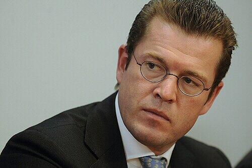 Karl-Theodor zu Guttenberg kritisiert Steinmeiers Versprechen