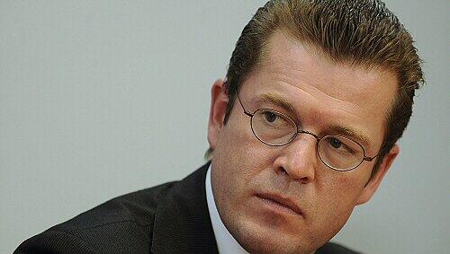 Karl-Theodor zu Guttenberg kritisiert Steinmeiers Versprechen Karl-Theodor zu Guttenberg kritisiert Steinmeiers Versprechen