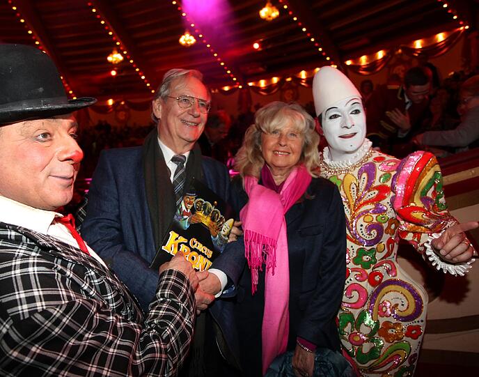 Wilfried Klaus mit Ehefrau und den Clowns Les Rossyann