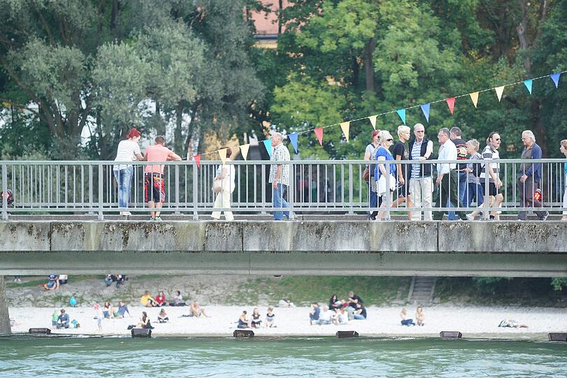 Die besten Bilder vom Isarinselfest 2014 am Samstag.
