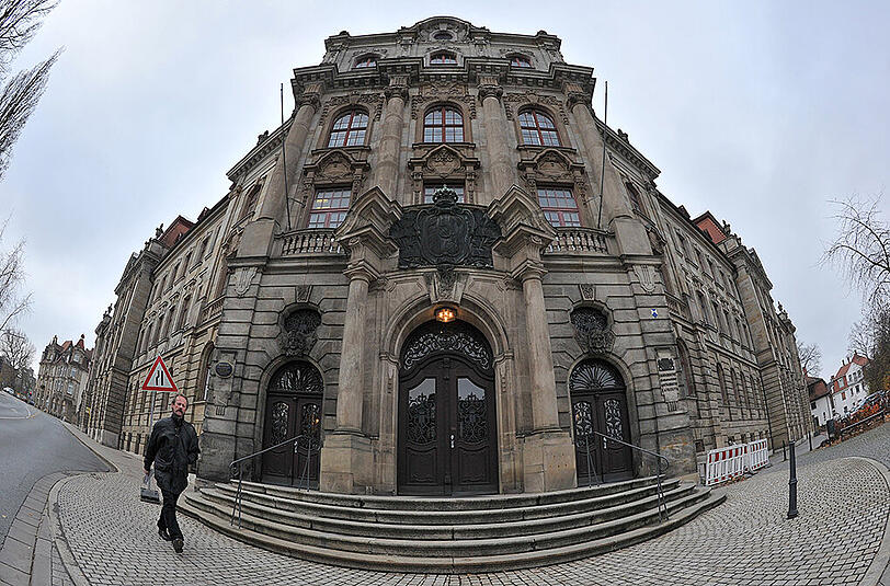 Im Bayreuther Landgericht wurde am Montag der Mörder der Rentnerin zu lebenslanger Haft verurteilt.