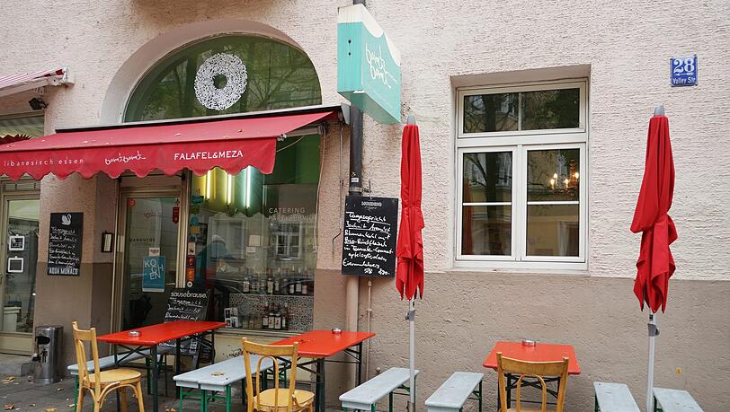 Bei schönem Wetter können die Gäste im Beirut Beirut in der Valleystraße auch draußen sitzen. Bei schönem Wetter können die Gäste im Beirut Beirut in der Valleystraße auch draußen sitzen.