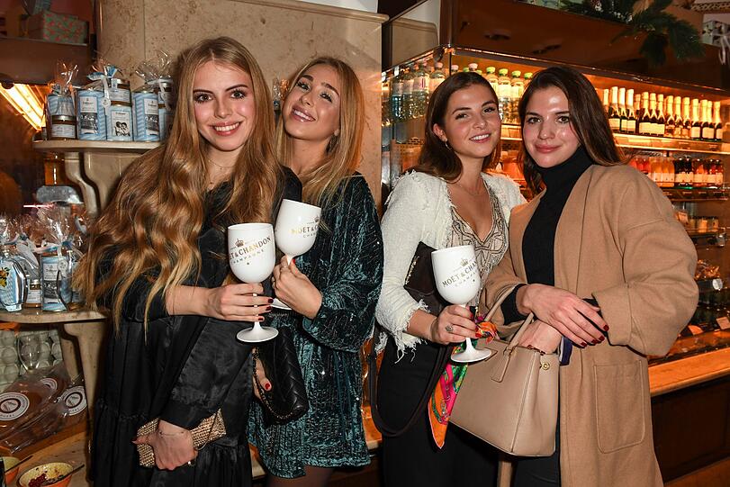 Clara Schmitz, Lucy Jacobus, Kathy Hell und Anne Hubert (v.l.).