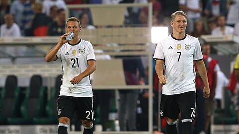 Zumindest beim Abschiedsspiel von Bastian Schweinsteiger im August 2016 durfte Joshua Kimmich an der Seite seines Idols auflaufen.