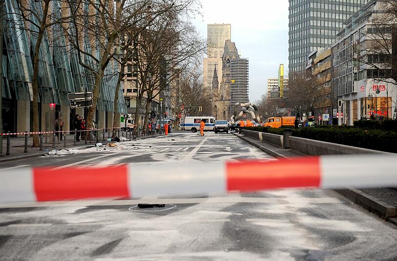 Die gesperrte Tauentzienstraße in Berlin nach dem tödlichen Autorennen von Anfang Februar 2016.