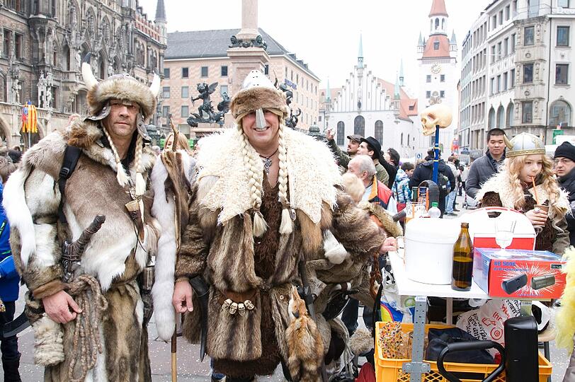 Buntes Treiben am Faschingssonntag in der Innenstadt