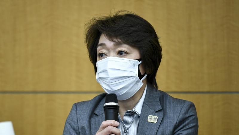 Seiko Hashimoto, Präsidentin des OK der Spiele in Tokio, spricht während einer Pressekonferenz über den Rücktritt des Kreativdirektors.