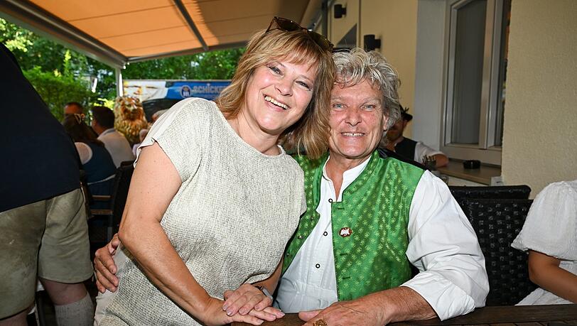 Nicki und der Schauspieler Ernst Hannawald haben am Dienstag mitgefeiert.
