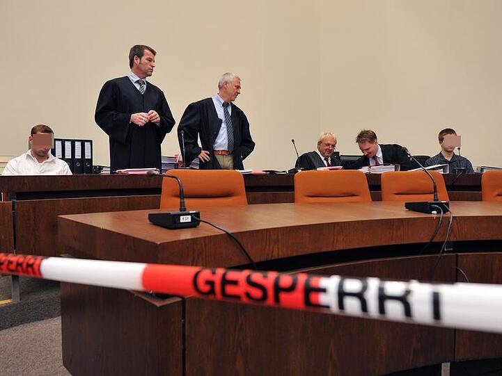 Im Gerichtssaal: Die beiden Angeklagten Markus S. und Sebastian L. mit ihren Anwälten