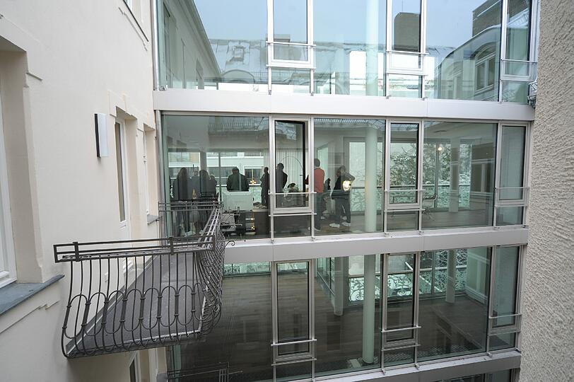 Riesige Wohnzimmer, begehbare Kleiderschränken, Fischgrätparkett, Lichthof - die Bilder aus der neuen Hofstatt