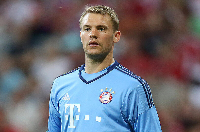 MANUEL NEUER - NOTE 2 - Frühes Ei im Nest. 0:1 nach neun Sekunden. Beim Versuch, das Schlimmste zu verhindern, rutschte Neuer auch noch aus, bekam die Kugel dann durch die Beine. Danke, Abwehr! Und sonst? Kaum ein Ball kam auf seinen Kasten &ndash; bis zum Handelfmeter. Hielt glänzend gegen Polanski (74.).