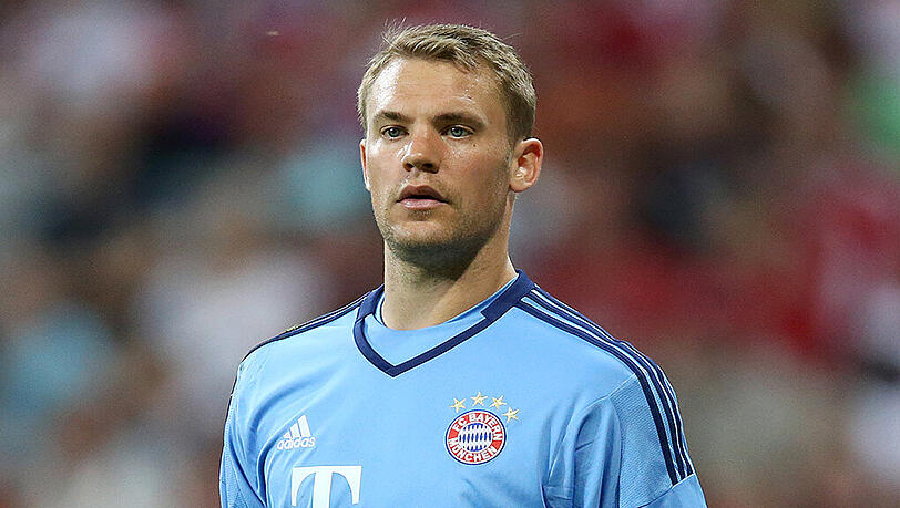 MANUEL NEUER - NOTE 2 - Frühes Ei im Nest. 0:1 nach neun Sekunden. Beim Versuch, das Schlimmste zu verhindern, rutschte Neuer auch noch aus, bekam die Kugel dann durch die Beine. Danke, Abwehr! Und sonst? Kaum ein Ball kam auf seinen Kasten – bis zum Handelfmeter. Hielt glänzend gegen Polanski (74.). MANUEL NEUER - NOTE 2 - Frühes Ei im Nest. 0:1 nach neun Sekunden. Beim Versuch, das Schlimmste zu verhindern, rutschte Neuer auch noch aus, bekam die Kugel dann durch die Beine. Danke, Abwehr! Und sonst? Kaum ein Ball kam auf seinen Kasten – bis zum Handelfmeter. Hielt glänzend gegen Polanski (74.).