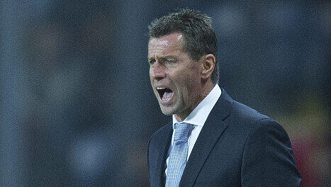 Michael Skibbe ist seit 30. Oktober 2015 Griechenlands Nationaltrainer, sein Vertrag läuft Ende des Jahres aus. Michael Skibbe ist seit 30. Oktober 2015 Griechenlands Nationaltrainer, sein Vertrag läuft Ende des Jahres aus.