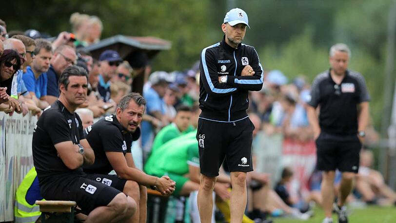 Wird auch das letzte Testspiel der Löwen leiten: Aushilfs-Coach Günther Gorenzel.
