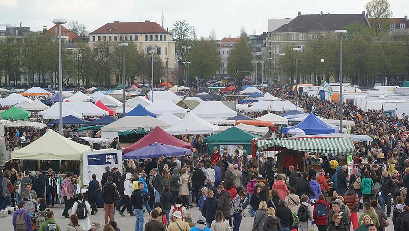 Am Samstag war es wieder soweit: Bayerns größter Flohmarkt öffnete auf der Theresienwiese seine Pforten.